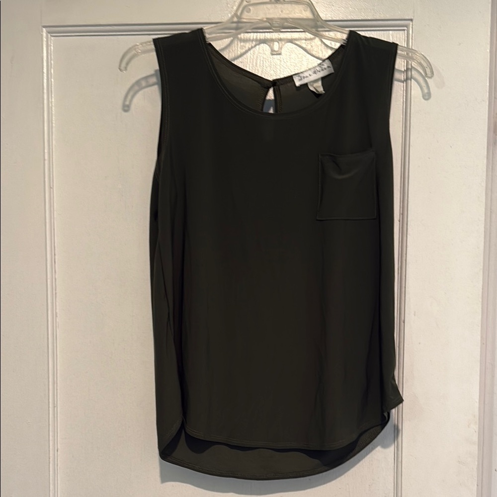 Star Vixen Women's Olive Green Sleeveless Top